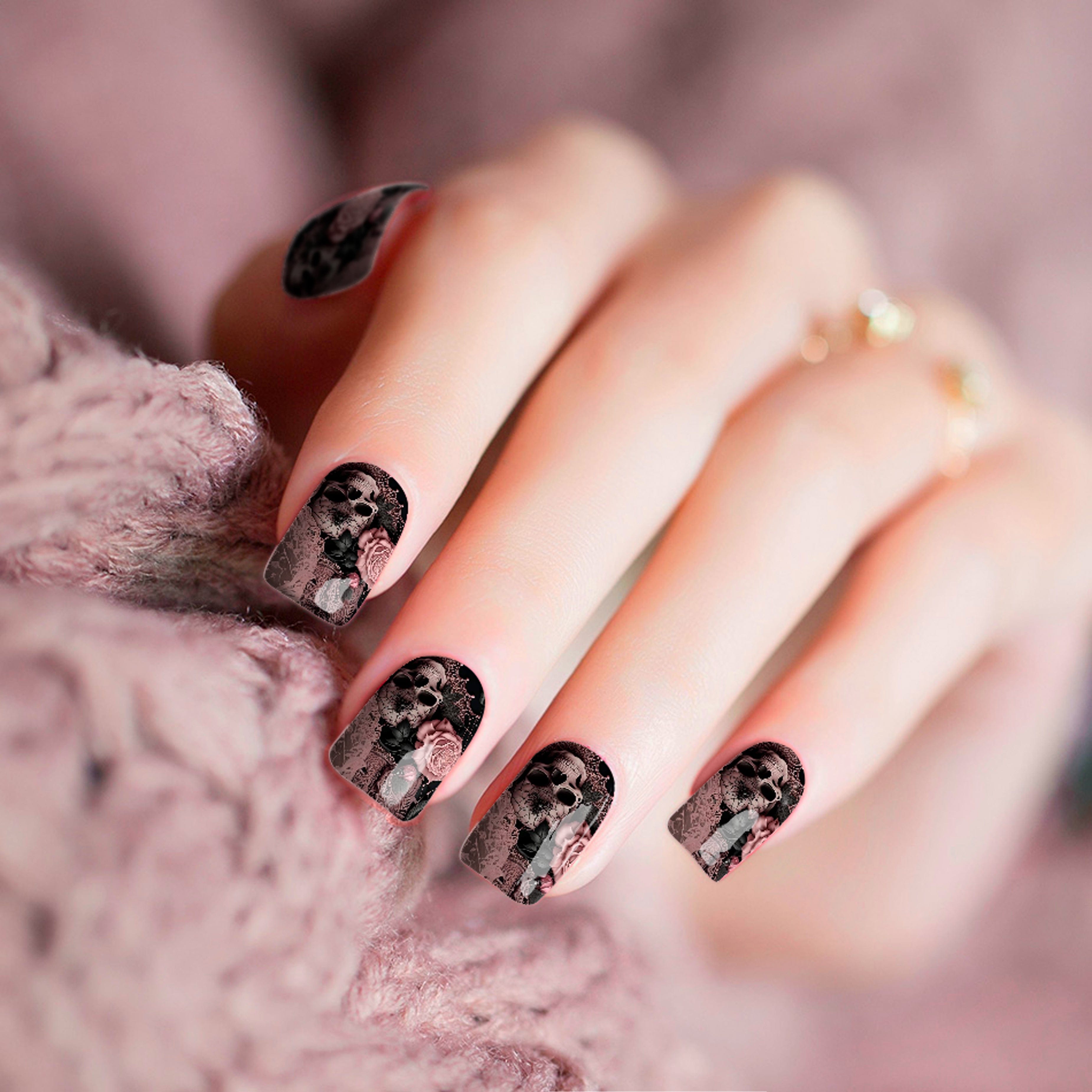 NEW: Kisses And Skulls